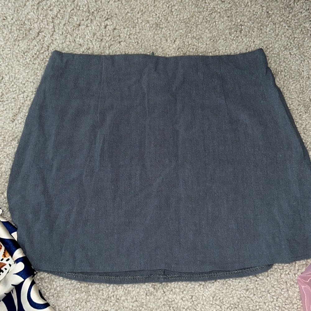 Princess Polly grey mini skirt • XS
